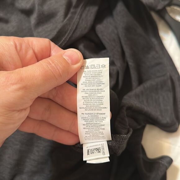 Reebok M Charcoal Gray Silver Logo Short Sleeve High Low Athletic Tee - Picture 11 of 11